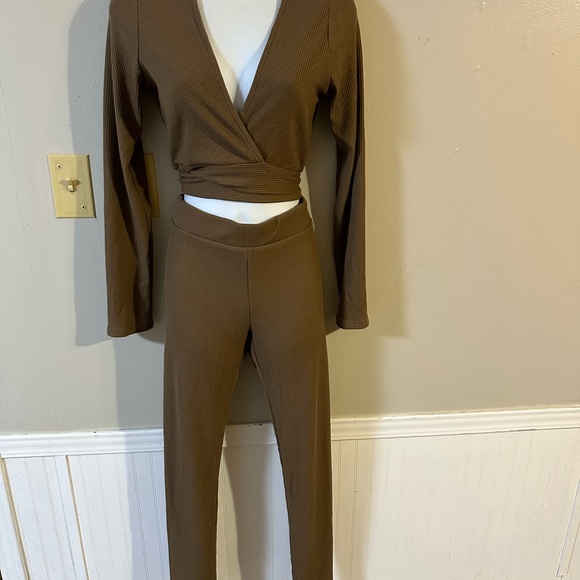 Brown Ribbed Two-Piece Set - Picture 5 of 7